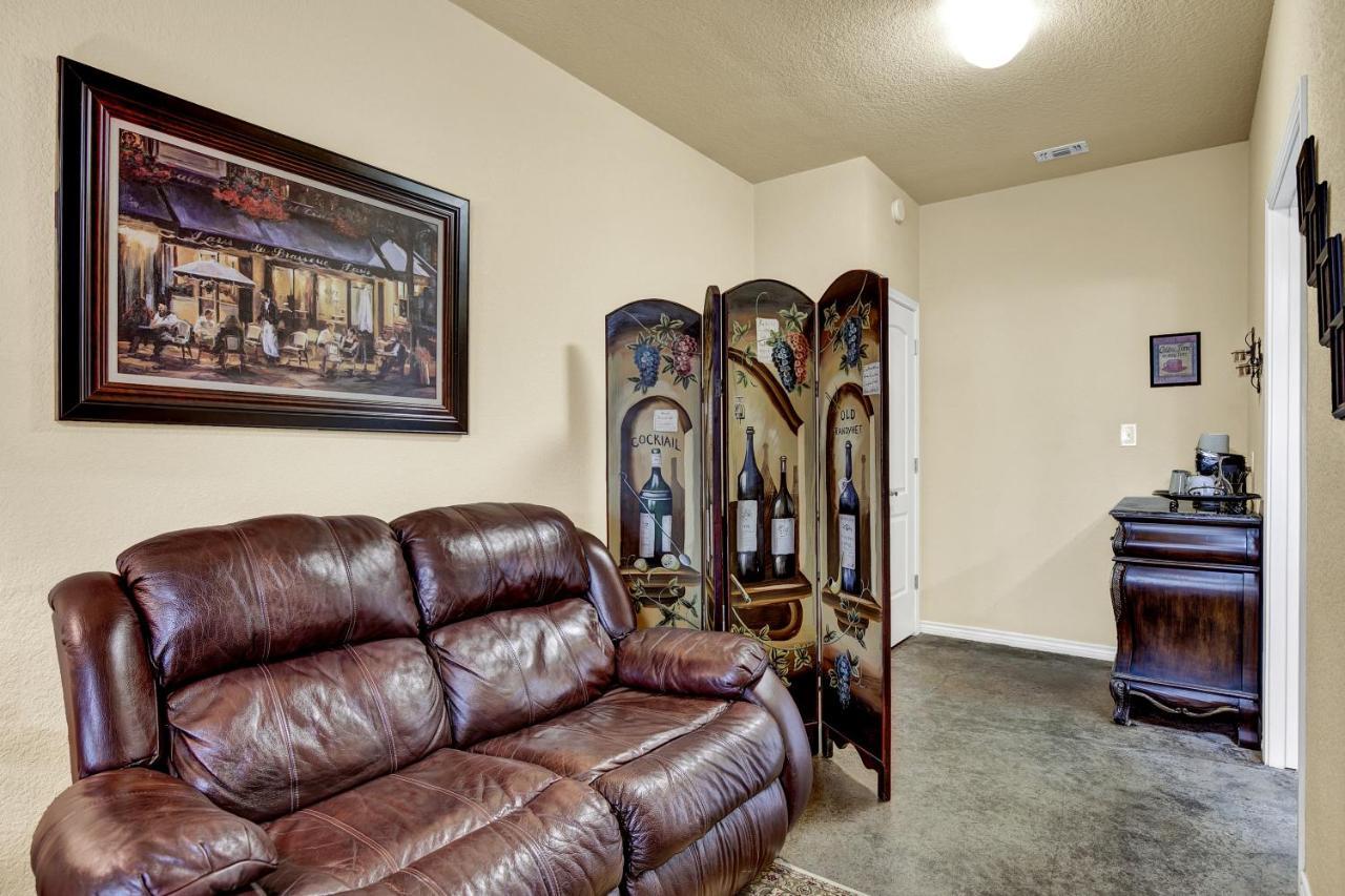 Romantic Oasis With Hot Tub Near Fred And Wineries! Fredericksburg Eksteriør billede