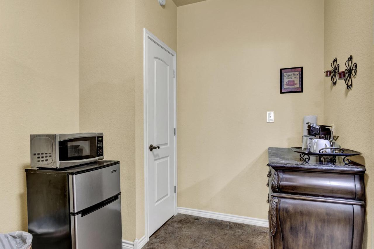 Romantic Oasis With Hot Tub Near Fred And Wineries! Fredericksburg Eksteriør billede