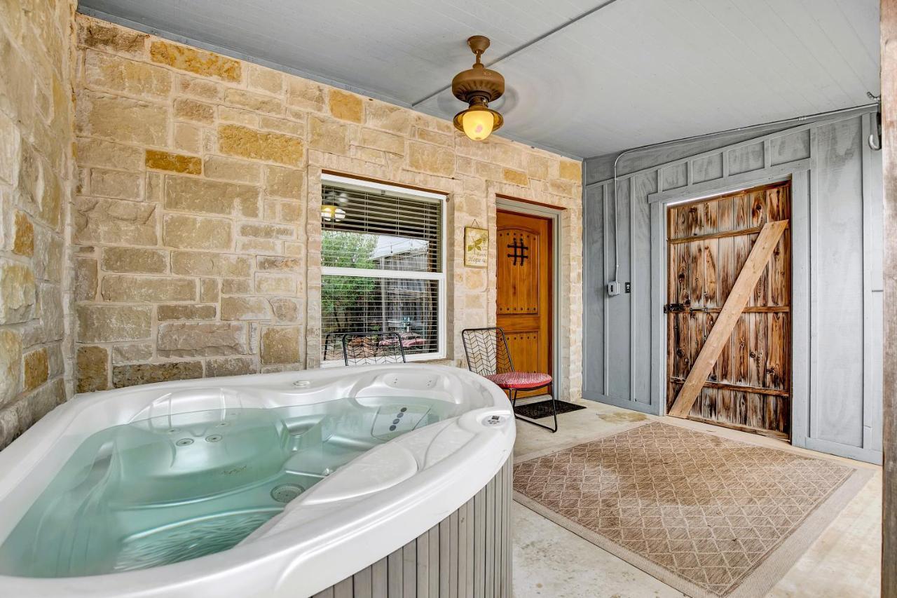 Romantic Oasis With Hot Tub Near Fred And Wineries! Fredericksburg Eksteriør billede