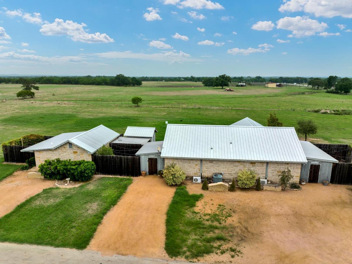 Romantic Oasis With Hot Tub Near Fred And Wineries! Fredericksburg Eksteriør billede