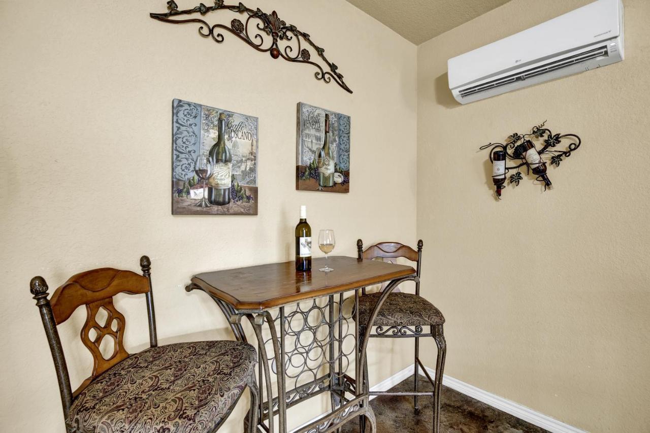 Romantic Oasis With Hot Tub Near Fred And Wineries! Fredericksburg Eksteriør billede