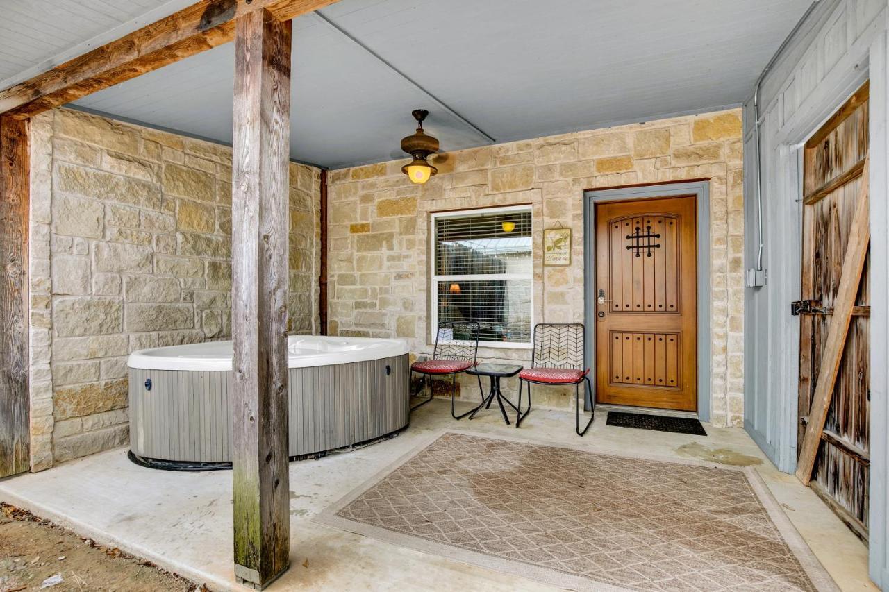 Romantic Oasis With Hot Tub Near Fred And Wineries! Fredericksburg Eksteriør billede